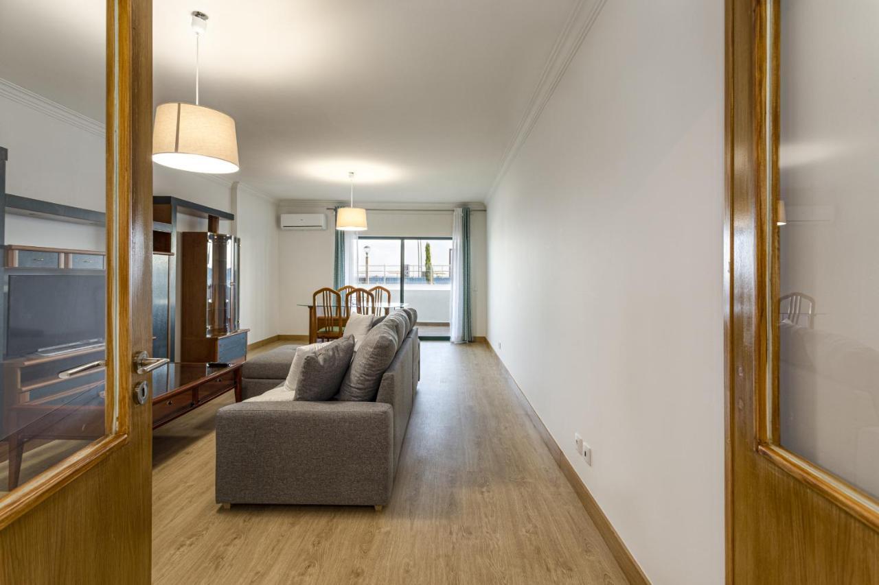Miral 2 - Beach Front Apartment With Pool Quarteira Bagian luar foto