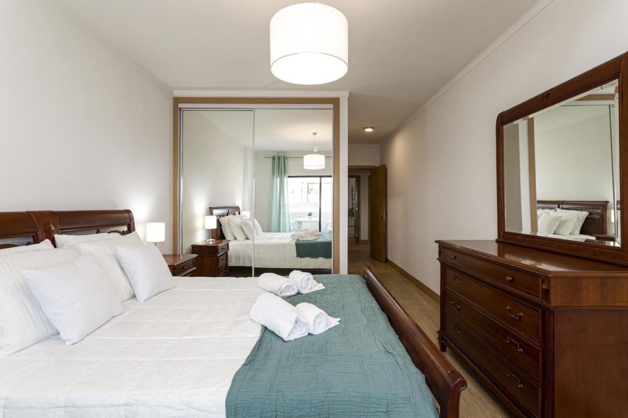 Miral 2 - Beach Front Apartment With Pool Quarteira Bagian luar foto