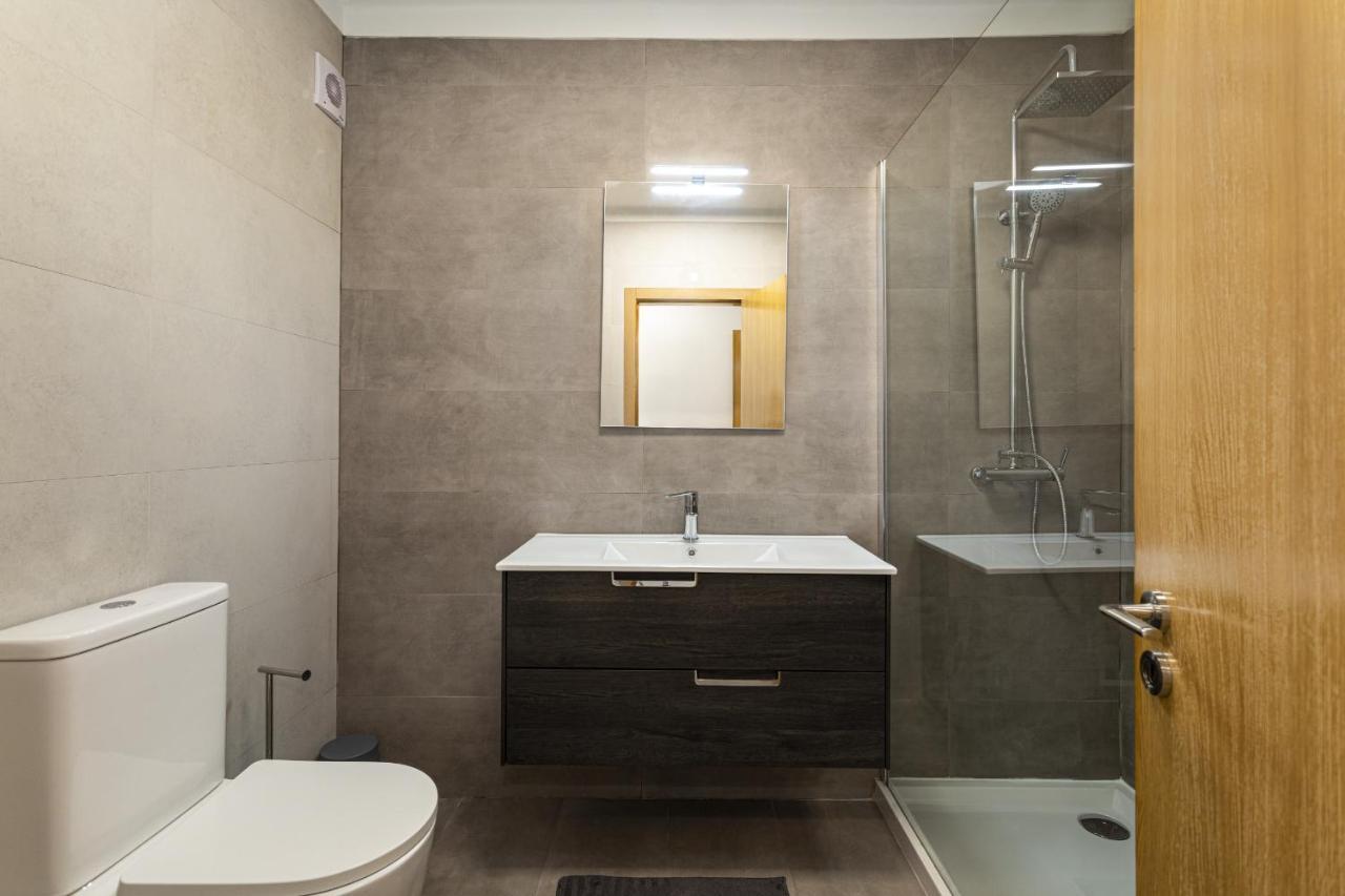 Miral 2 - Beach Front Apartment With Pool Quarteira Bagian luar foto