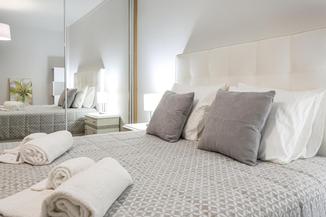 Miral 2 - Beach Front Apartment With Pool Quarteira Bagian luar foto